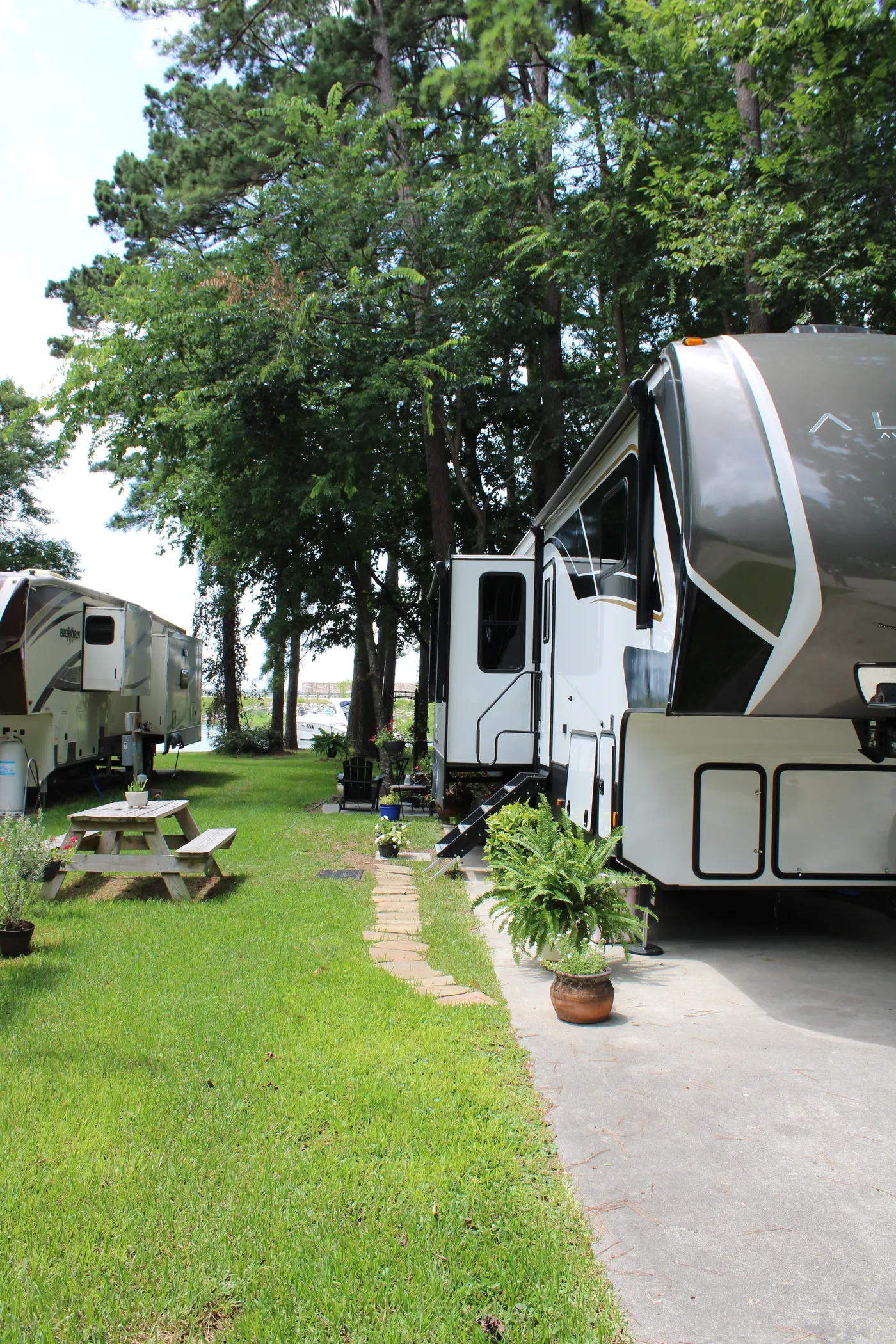 Sunset Shores RV Park on Lake Conroe — photo 6