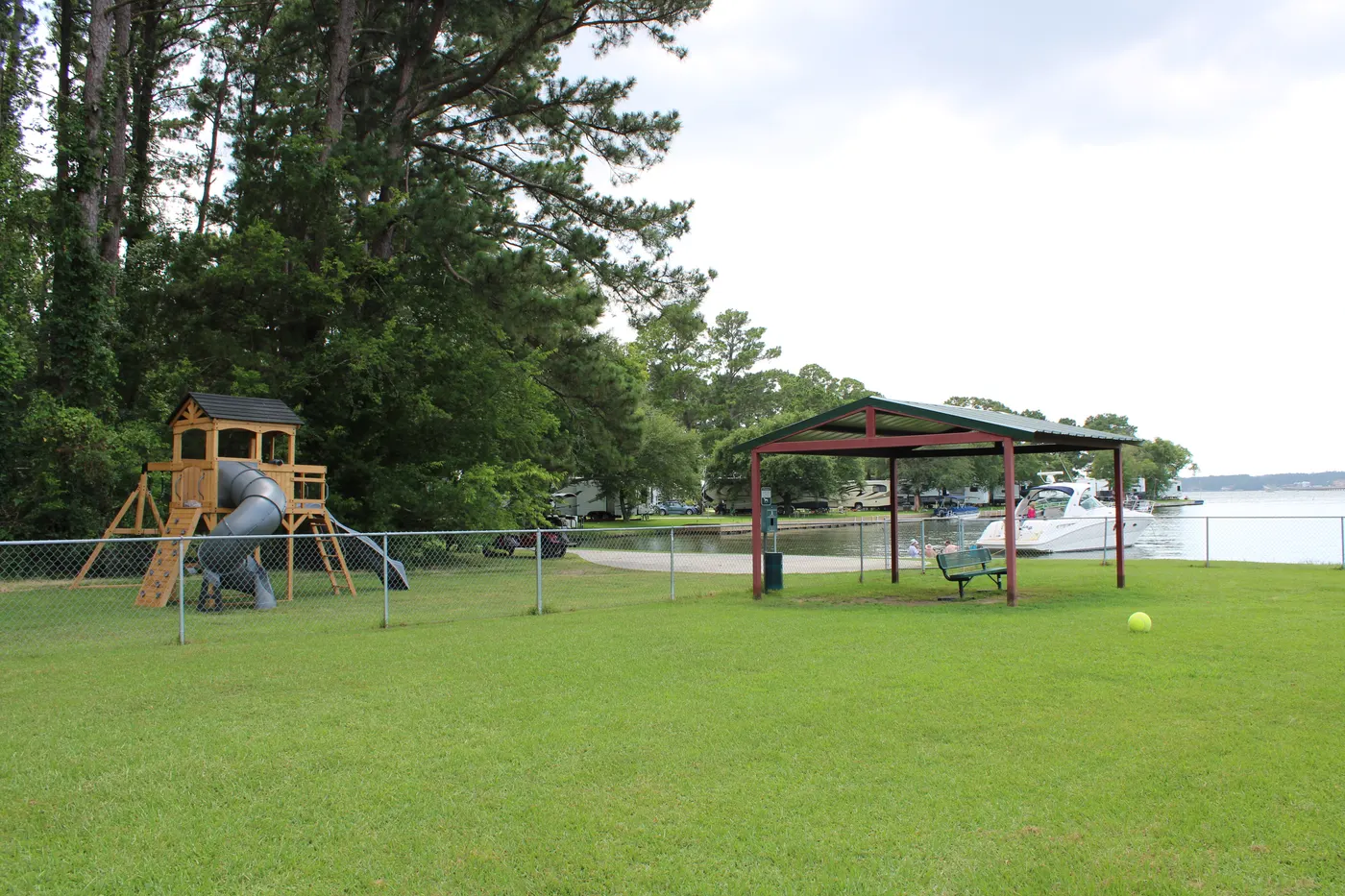 Sunset Shores RV Park on Lake Conroe — photo 15