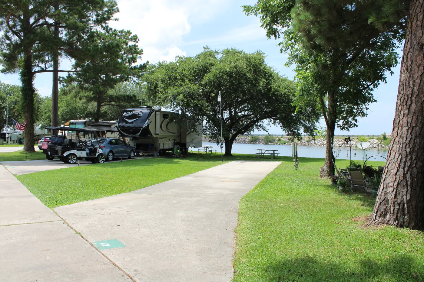 Sunset Shores RV Park on Lake Conroe — photo 20