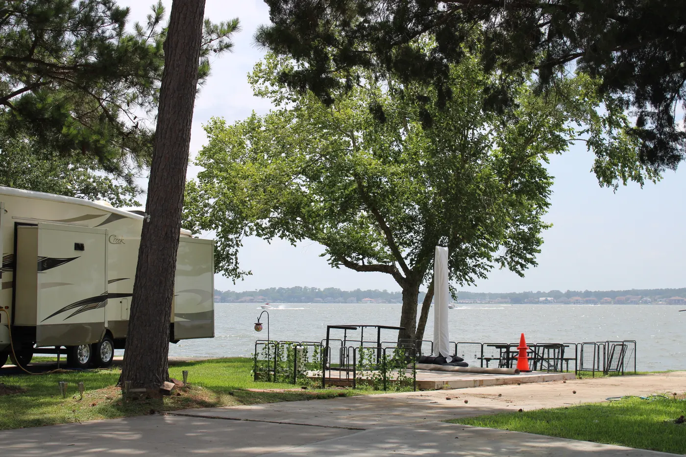 Sunset Shores RV Park on Lake Conroe — photo 25