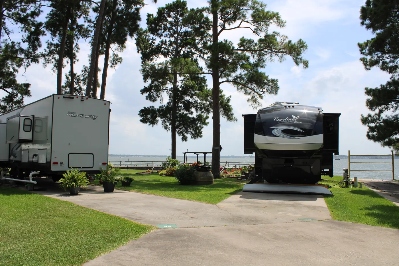 Sunset Shores RV Park on Lake Conroe — photo 27