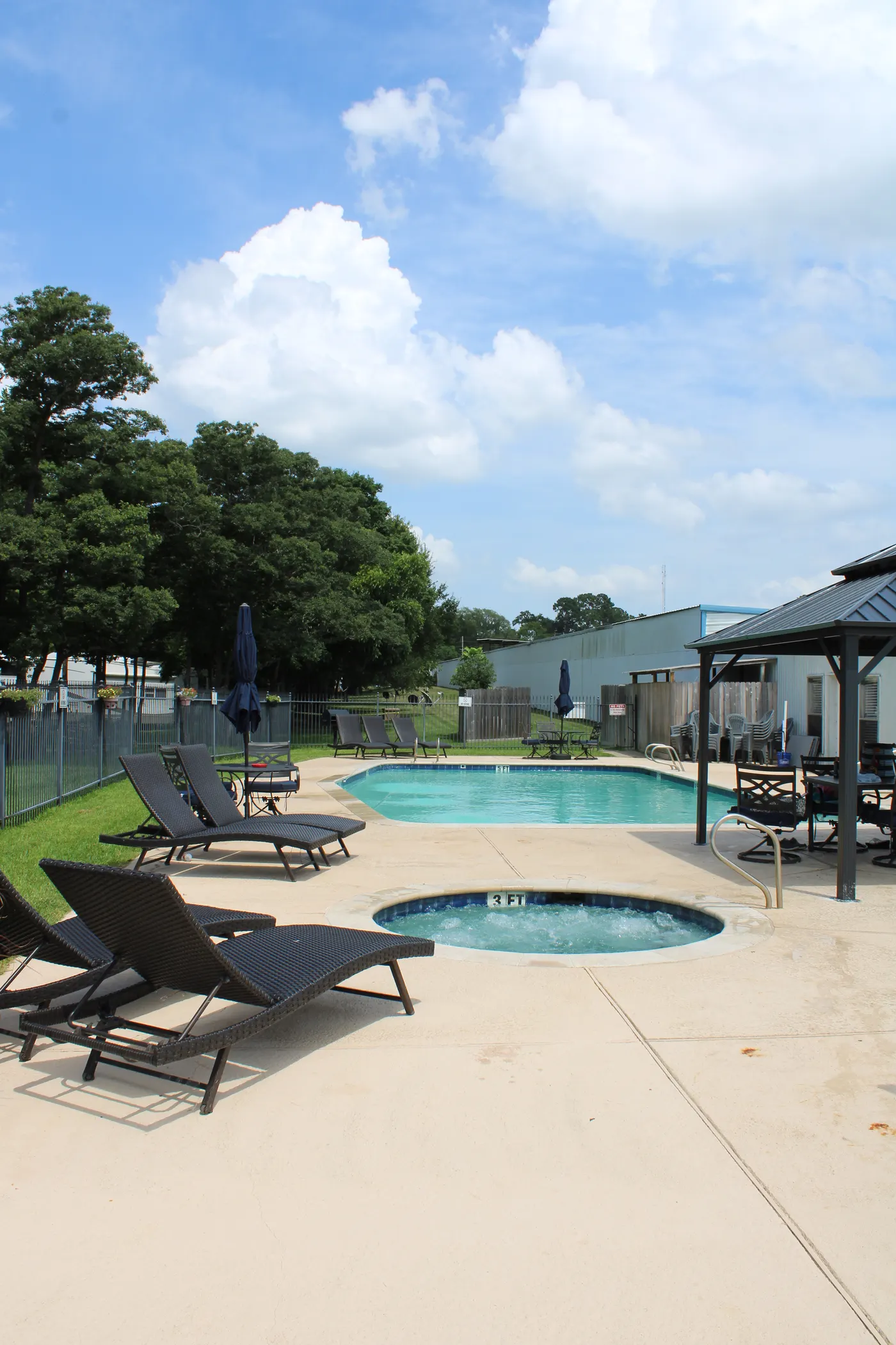 Sunset Shores RV Park on Lake Conroe — photo 33