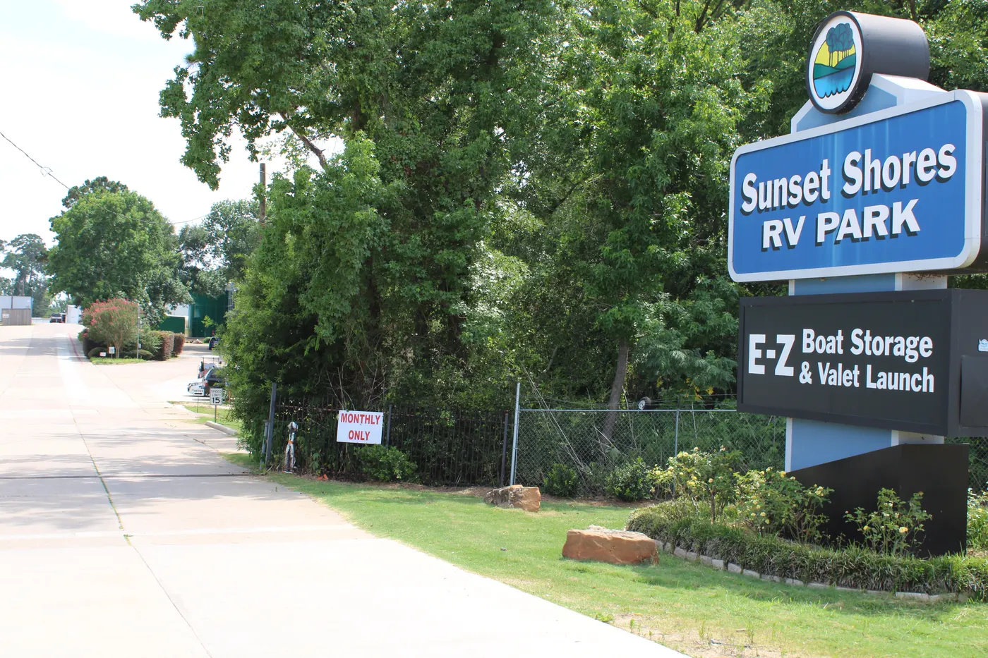 Sunset Shores RV Park on Lake Conroe — photo 41