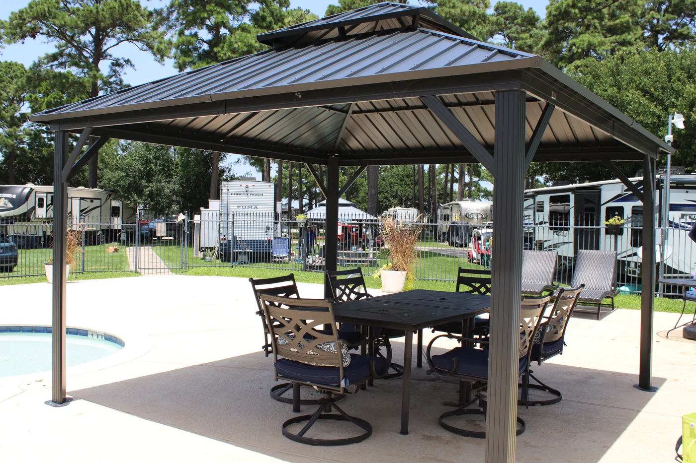 Pool, Spa, Pavilion & Clubhouse at Sunset Shores RV Park