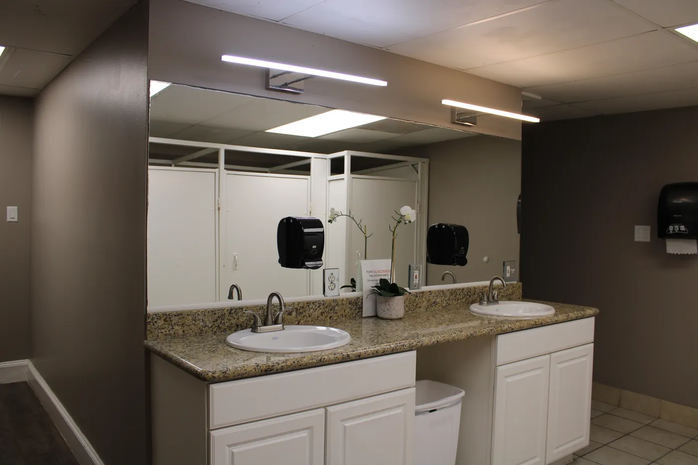 Laundry, Showers & Facilities at Sunset Shores RV Park