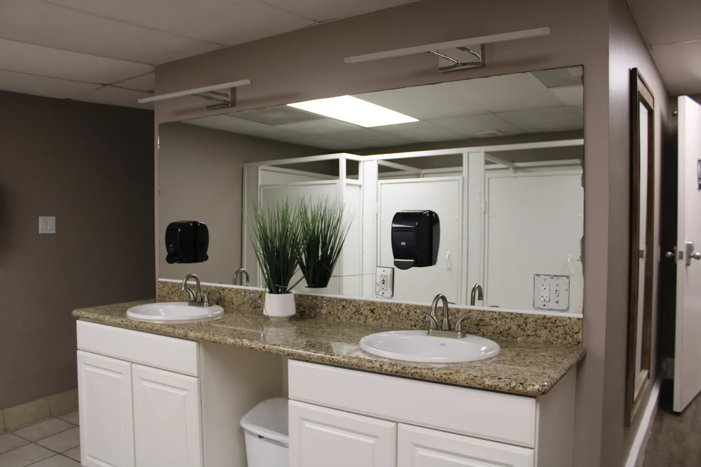 Laundry, Showers & Facilities at Sunset Shores RV Park