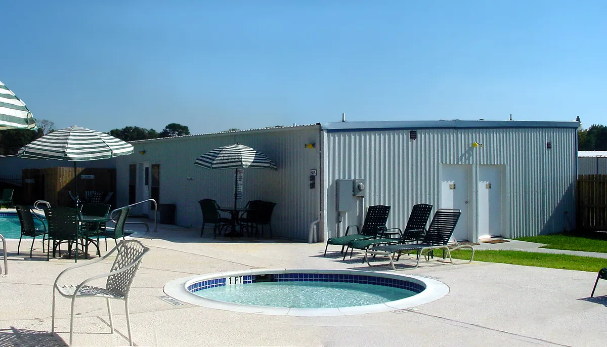 Pool, Wading Pool & Spa at Sunset Shores RV Park